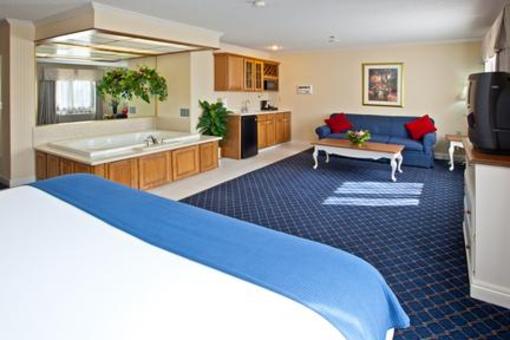 фото отеля Holiday Inn Express Angola Fremont (Indiana)
