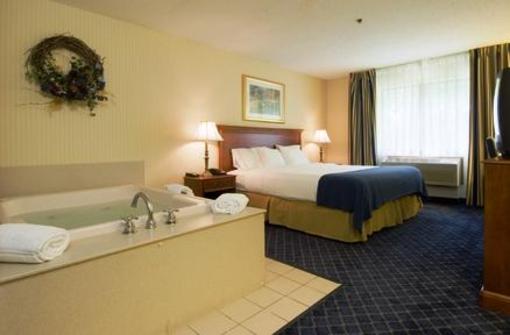 фото отеля Holiday Inn Express Angola Fremont (Indiana)