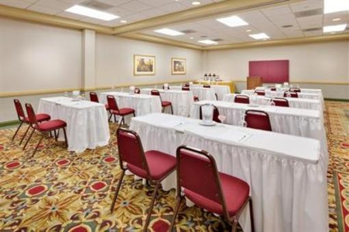 фото отеля Holiday Inn Bridgeport
