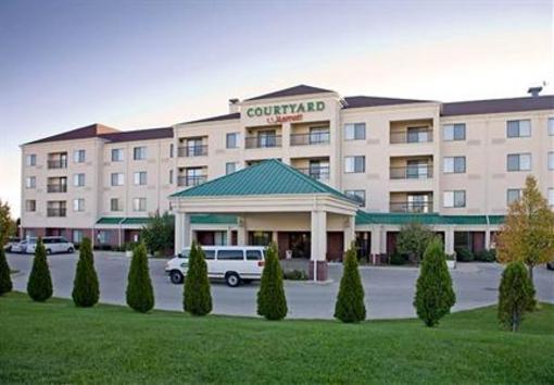 фото отеля Courtyard by Marriott Milwaukee North Brown Deer