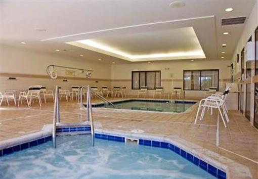 фото отеля Courtyard by Marriott Milwaukee North Brown Deer