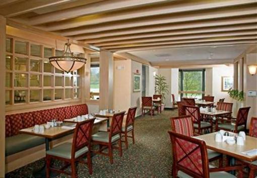 фото отеля Courtyard by Marriott Milwaukee North Brown Deer