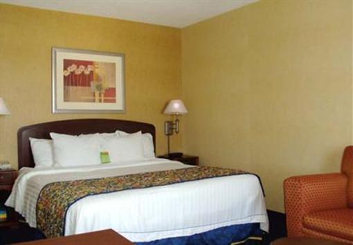 фото отеля Courtyard by Marriott Milwaukee North Brown Deer