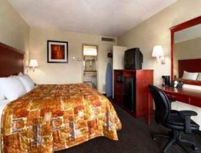 фото отеля Days Inn Charlottesville University Area