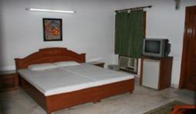 фото отеля Woodpecker Apartments and Suites Pvt.Ltd Green Park
