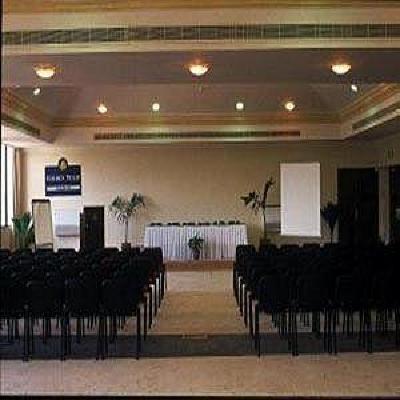 фото отеля Golden Tulip Dar Es Salaam