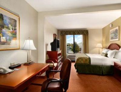 фото отеля Wingate by Wyndham Aberdeen / Belcamp