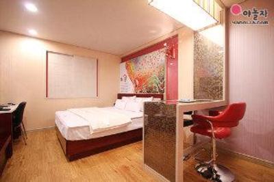 фото отеля B & B Motel