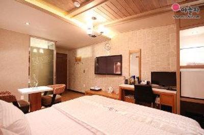фото отеля B & B Motel