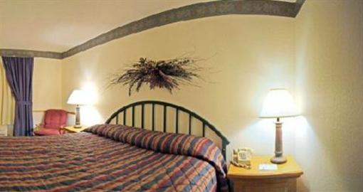 фото отеля Garrison Inn & Suites