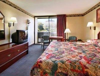 фото отеля Ramada Limited College Park