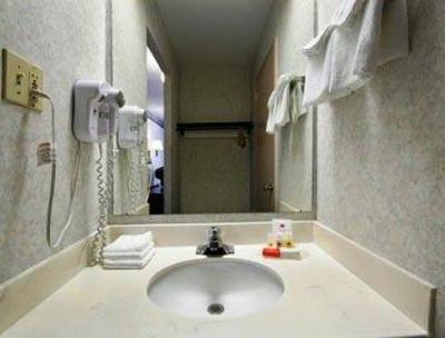 фото отеля Ramada Limited College Park