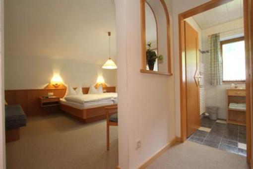 фото отеля Thermenpension Dorfcafe Guest House Unken