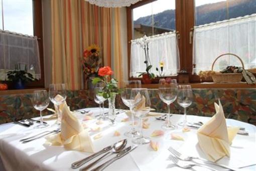 фото отеля Thermenpension Dorfcafe Guest House Unken