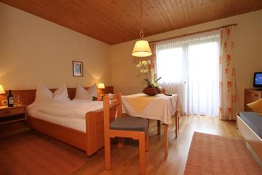 фото отеля Thermenpension Dorfcafe Guest House Unken