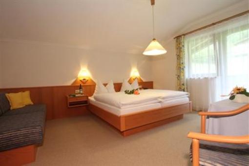 фото отеля Thermenpension Dorfcafe Guest House Unken