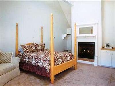 фото отеля Country Garden Inn Rowley