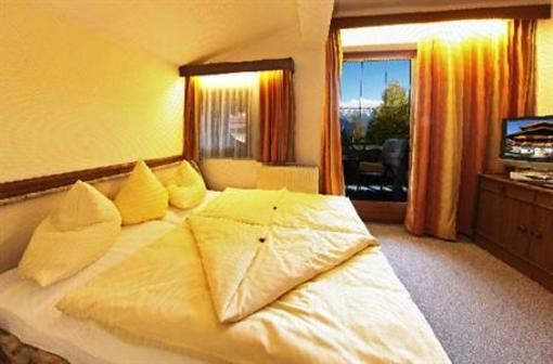 фото отеля Hotel Pension Margit Finkenberg