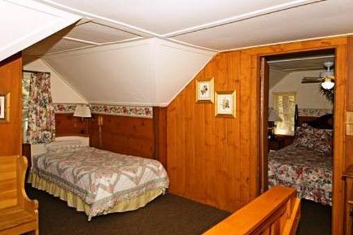 фото отеля Golden Bear Cottages Resort