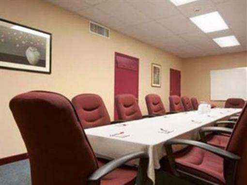 фото отеля Ramada Hazleton