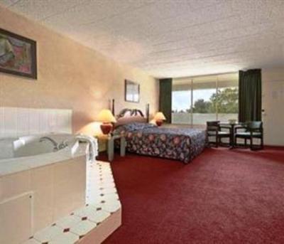 фото отеля Ramada Hazleton