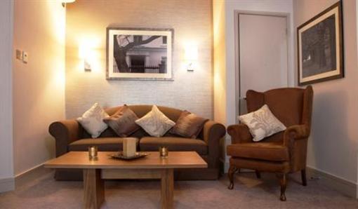 фото отеля Rose and Crown Hotel London