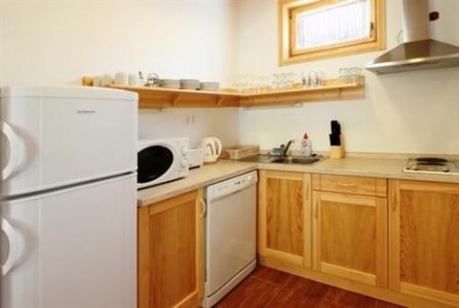фото отеля Family Panzio Es Apartman Hazak