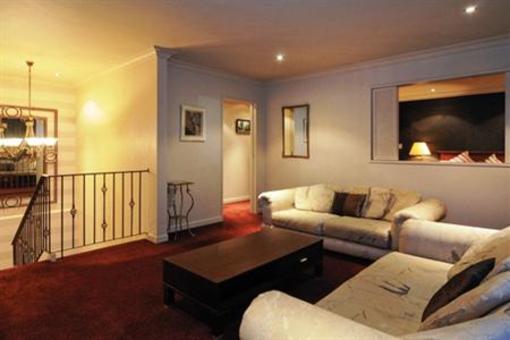 фото отеля Mayfair Apartments