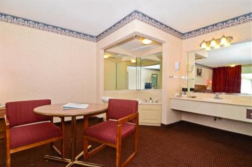 фото отеля Americas Best Value Inn Carneys Point Wilmington