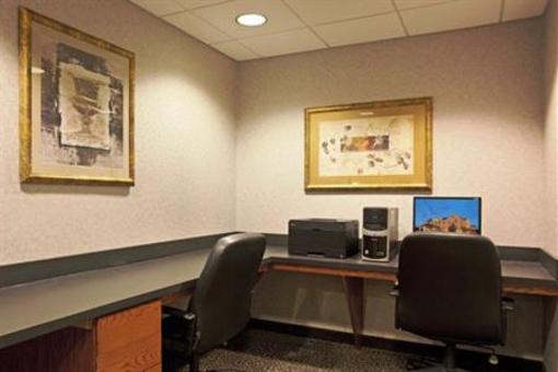 фото отеля Holiday Inn Express Hotel & Suites Belleville (Michigan)