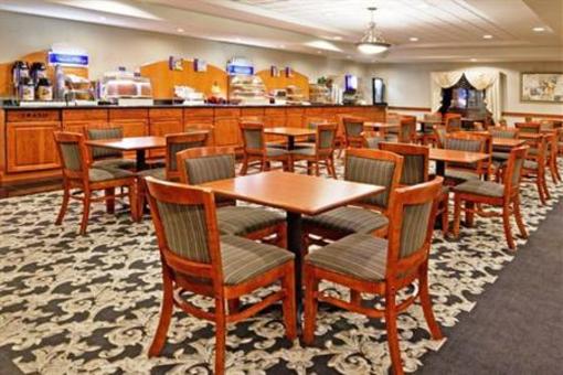 фото отеля Holiday Inn Express Hotel & Suites Belleville (Michigan)