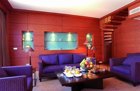 фото отеля Crowne Plaza Hotel Beirut