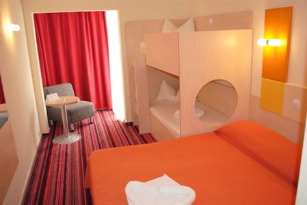 фото отеля Golden Tulip Mamaia