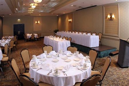 фото отеля Embassy Suites Detroit Southfield