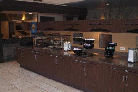 фото отеля Embassy Suites Detroit Southfield