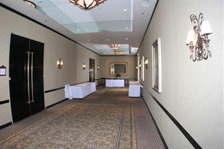 фото отеля Embassy Suites Detroit Southfield