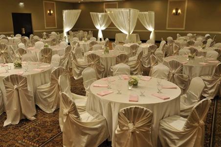 фото отеля Embassy Suites Detroit Southfield