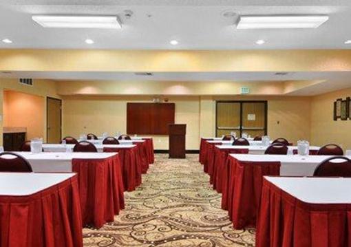 фото отеля Comfort Suites DFW Airport
