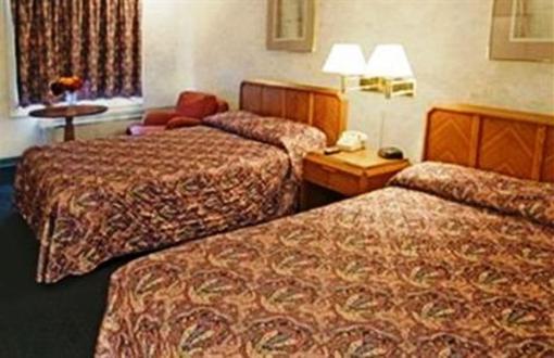 фото отеля Airport Inn and Parking