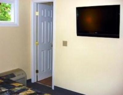 фото отеля Tower Inn & Suites