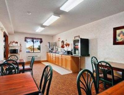 фото отеля Super 8 Motel Wakeeney