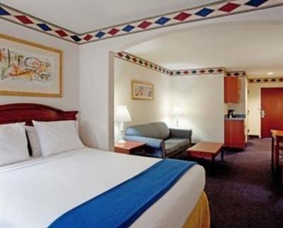 фото отеля Holiday Inn Express Hotel & Suites Mebane