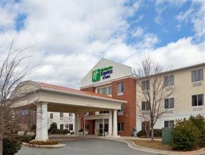 фото отеля Holiday Inn Express Hotel & Suites Mebane