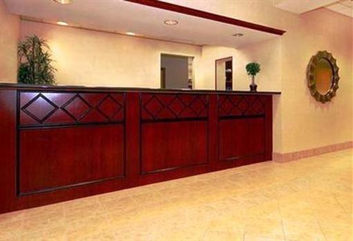 фото отеля Howard Johnson Inn and Suites Central San Antonio