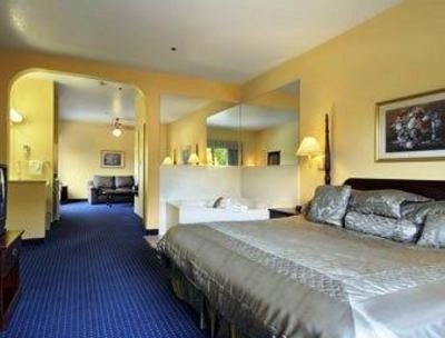 фото отеля Howard Johnson Inn and Suites Central San Antonio
