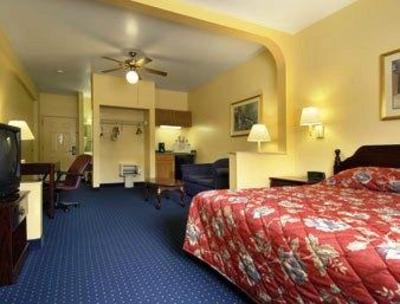 фото отеля Howard Johnson Inn and Suites Central San Antonio