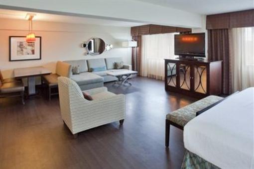 фото отеля Holiday Inn Executive Center Virginia Beach