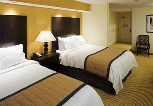 фото отеля Fairfield Inn & Suites Houston Intercontinental Airport