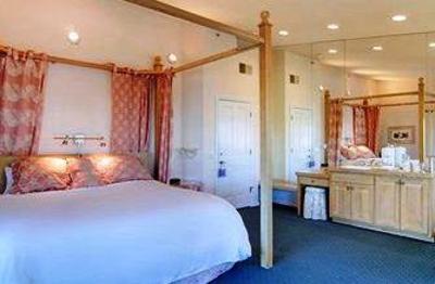 фото отеля Cypress Inn on Miramar Beach