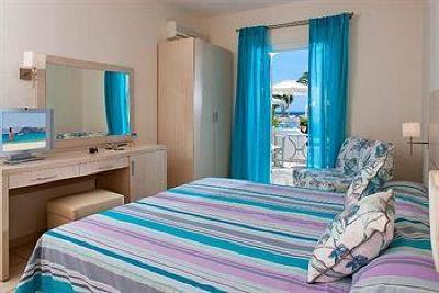 фото отеля Dionysos Sea Side Resort Mylopotas